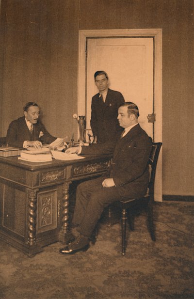 Escritório do Secretário na Embaixada de Cuba em Bruxelas, Bélgica, 1927. de Unbekannt