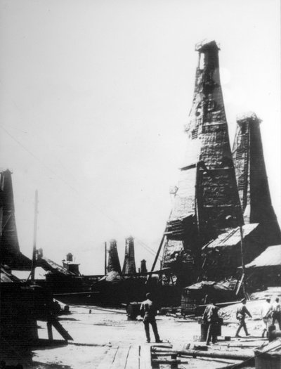 Extração de óleo em Baku, Rússia, c1903-c1906. de Unbekannt