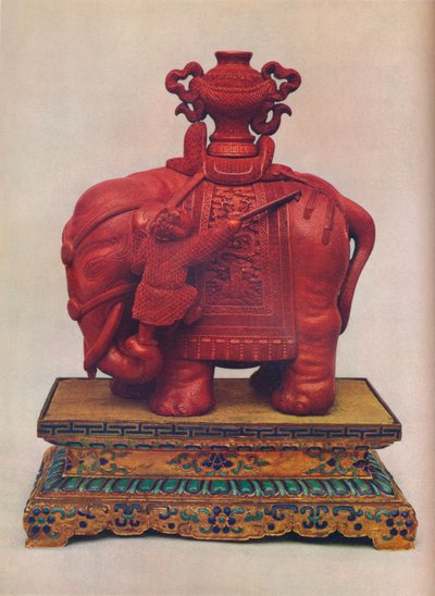 Um de um par de elefantes de laca vermelha esculpida, chinês, período de Qianlong, c1765 de Unbekannt