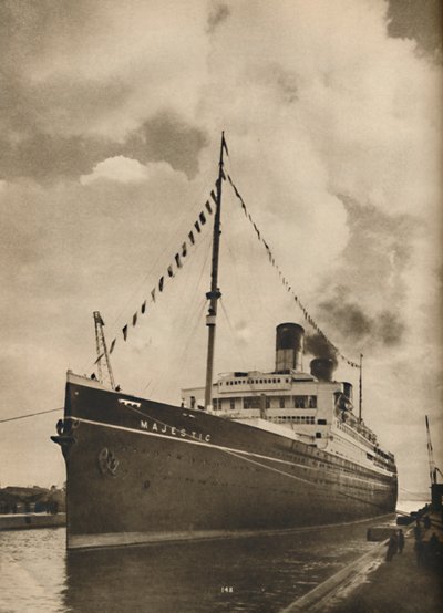 Um dos maiores navios em operação, o Majestic, de propriedade da Cunard White Star Line, 1936 de Unbekannt