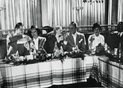 Abertura de um restaurante por cantores franceses populares, Paris, setembro de 1941 de Unbekannt