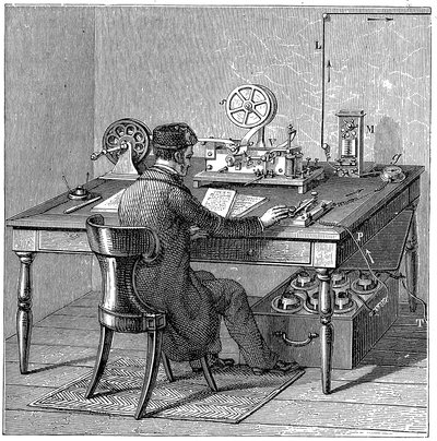 Operador enviando uma mensagem em um telégrafo de impressão elétrica Morse, 1887 de Unbekannt