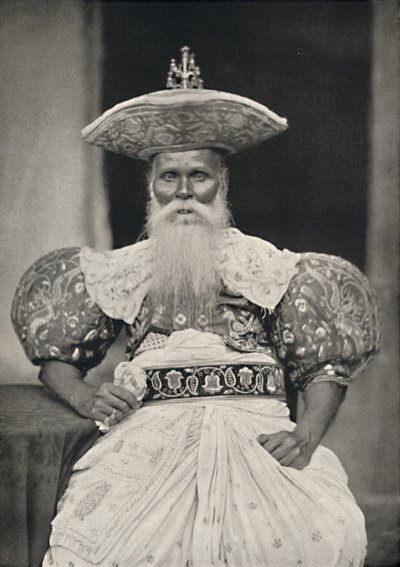 Conselho local em Kandy com o traje cingalês antigo, 1926 de Unbekannt