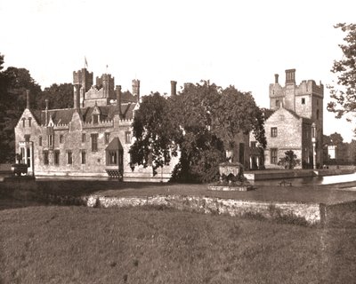 Oxburgh Hall, Norfolk, 1894. de Unbekannt