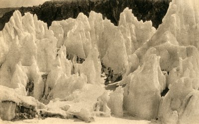 Passagem da geleira leste de Rongbuk, c1918-c1939. de Unbekannt