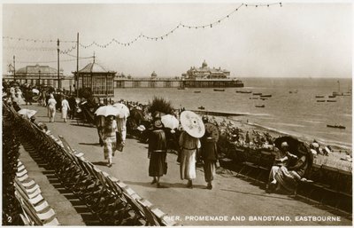 Cais, passeio e coreto, Eastbourne, Sussex, c1920s de Unbekannt