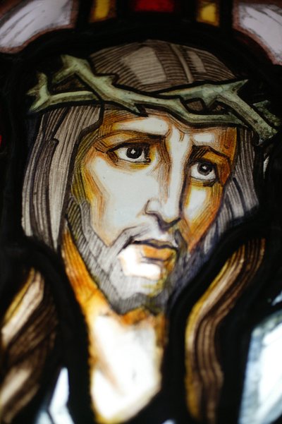 Retrato de Jesus. Janela de vidro manchado. Igreja de Saint Blaise Vichy França de Unbekannt