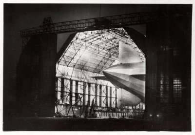 Preparativos para um voo noturno, Zeppelin LZ 127 Graf Zeppelin, 1933 de Unbekannt