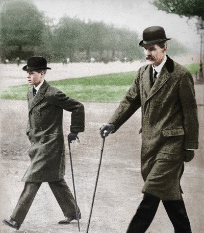 Príncipe Edward caminhando com o Sr. HP Hansell, seu tutor, em Auteuil, França, 1912 1936. de Unbekannt