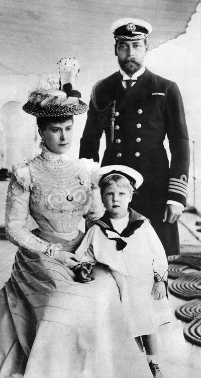 O príncipe George e sua esposa Mary com seu filho Edward, HMS Crescent, final do século XIX e início do século XX de Unbekannt