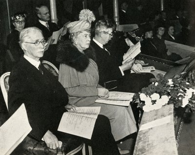 Queen Mary no concerto de Ação de Graças pela vitória, Royal Albert Hall, 1945, 1951. de Unbekannt