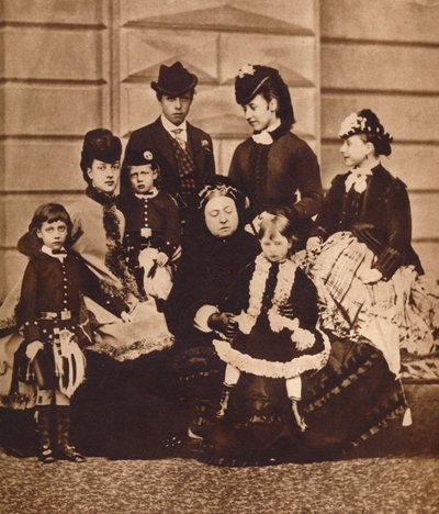 Rainha Victoria com sua nora e netos, c1880 1935 de Unbekannt