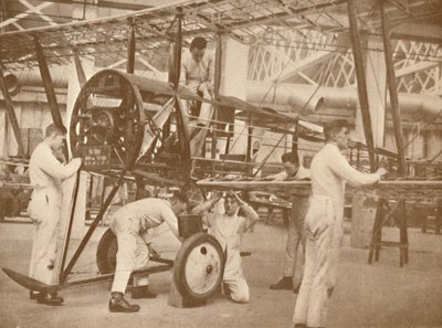 RAF Apprentices Rigging a Plane na Escola Técnica, Halton, Buckinghamshire, 1927 de Unbekannt