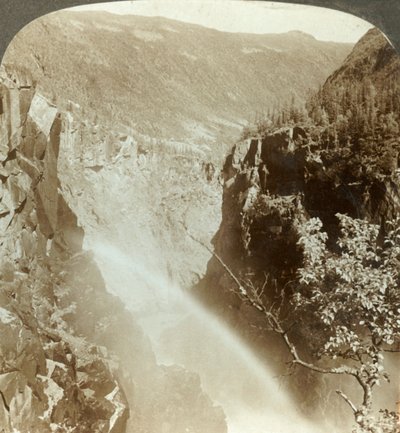 Arco-íris no spray de Rjukanfos, Noruega, c1905. de Unbekannt