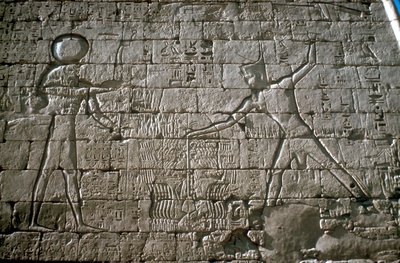 Ramsés III ferindo seus inimigos diante de Amon-Ra, Templo Mortuário, Medinet Habu, Egito, século XII aC de Unbekannt