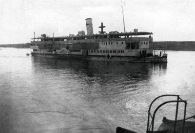 Barco de rio da Cruz Vermelha subindo o rio Tigre, Mesopotâmia, Primeira Guerra Mundial, 1918 de Unbekannt