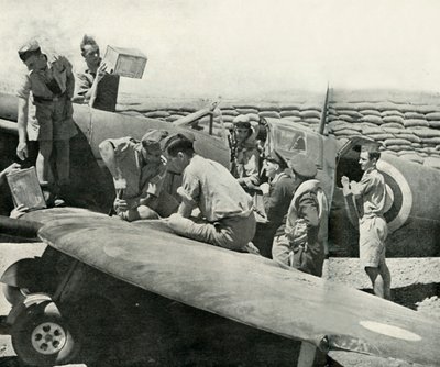 Reabastecimento e rearmamento de caças Spitfire, Malta, Segunda Guerra Mundial, 1942 1944. de Unbekannt