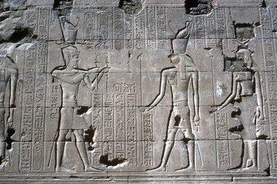 Alívio do Faraó antes de Hórus, Templo de Hórus, Edfu, Egito, Período Ptolomaico, c251 aC-c246 aC de Unbekannt