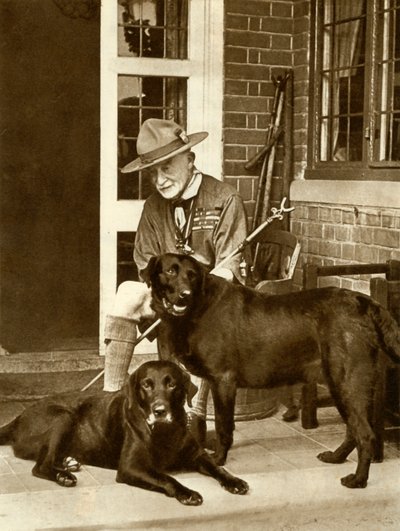 Robert Baden-Powell em casa com seus cães, c1929, 1935. de Unbekannt