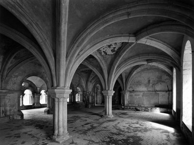 Arquitectura românica: vista do salão capitular da abadia cisterciense de Fontenay fundada em 1118 (Cote d