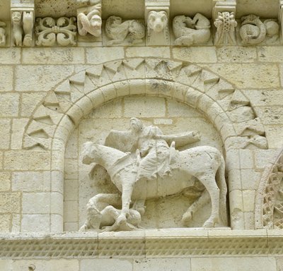 Arte românica: detalhe da fachada representando Hugues de Surgeres e Geoffroy de Vendome ou o Imperador Constantino I o Grande cujo pé do cavalo pisaria Heresie e Cristo triunfante do Mal e da Morte, Notre-Dame de Surgeres (17700) de Unbekannt