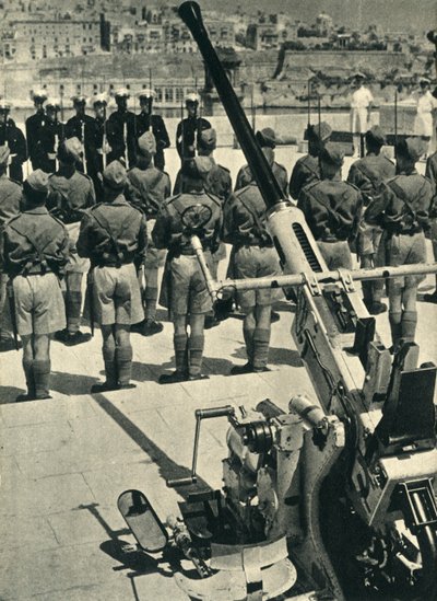 Fuzileiros navais reais na parada que comemora a defesa bem sucedida de Malta, segunda guerra mundial, 1943 1944. de Unbekannt