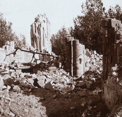 Castelo em ruínas, Pinon, norte da França, c1914-c1918 de Unbekannt