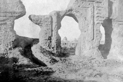 Paredes em ruínas do Jardim Encantado, nos arredores da cidade de Samarra, Iraque, 1917-1919 de Unbekannt