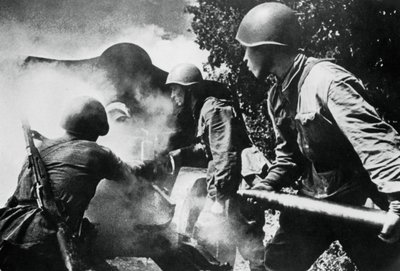 Artilharia russa em ação, Frente Oriental, 1943 de Unbekannt
