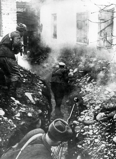 Tropas russas libertando uma vila perto de Ordhonikidze, Cáucaso, 1942 de Unbekannt