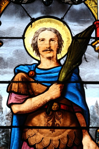 Igreja de Saint Fargeau. Janela de vidro manchado. Saint Julien; França de Unbekannt