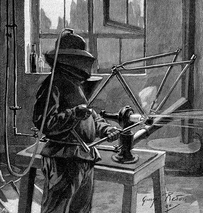 Jateamento de areia das juntas de um quadro de bicicleta, França, 1896 de Unbekannt