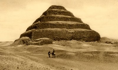 Saqqara - a pirâmide de degraus, c1918-c1939. de Unbekannt