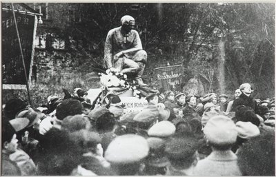 Sergei Yesenin na dedicação ao monumento Koltsov Razin, 1918 de Unbekannt