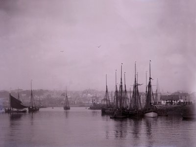 Navios no porto de Plymouth em Devon. de Unbekannt