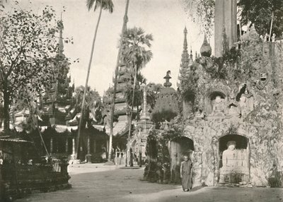Santuários no pagode Shwe Dagon, Rangoon, 1900. de Unbekannt
