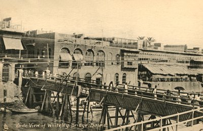 Vista lateral da ponte Whiteley, Basra, c1918-c1939. de Unbekannt