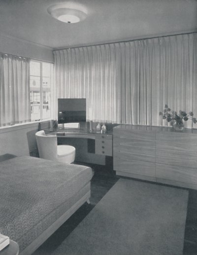 Linhas simples e práticas caracterizam este quarto, 1942. de Unbekannt