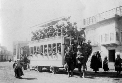 Soldados do regimento East Surrey em Kazimain, a caminho de Bagdá, Iraque, 1917-1919 de Unbekannt