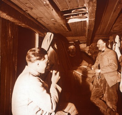 Soldados em trincheiras, Genicourt, norte da França, c1914-c1918 de Unbekannt