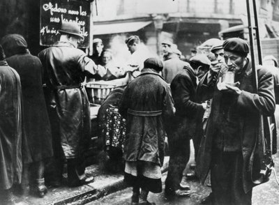 Cozinha de sopa para os necessitados, Les Halles, Paris ocupada pela Alemanha, fevereiro de 1941 de Unbekannt