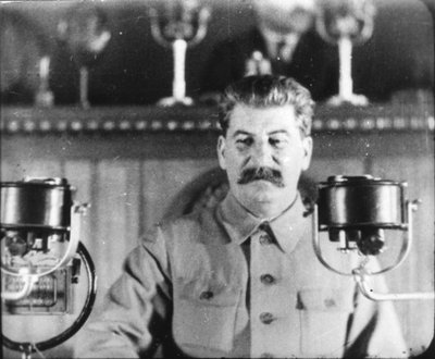 O líder soviético Josef Stalin discursando no Congresso do Partido Comunista, nos anos 30 de Unbekannt