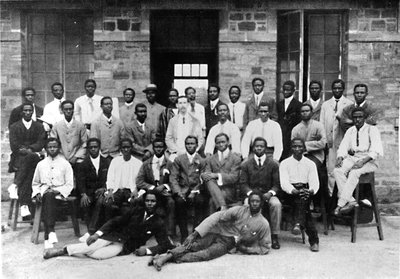 Funcionários do Departamento de Impressão do Governo da África Ocidental, 1909. de Unbekannt