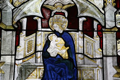 Janela de vidro manchado no Collegiale Notre-Dame des Marais : Virgem e criança Villefranche-sur-Saone France de Unbekannt