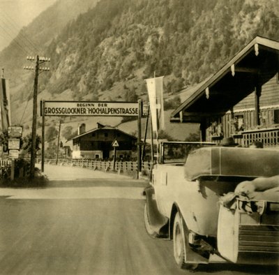 Início da estrada alpina Grossglockner, Fusch an der Großglocknerstraße, Áustria, c1935. de Unbekannt