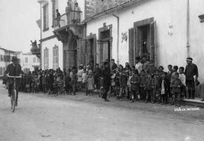 Cena de rua, Nicósia, Chipre, c1920s-c1930s de Unbekannt