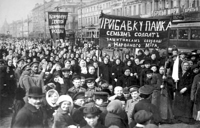 Golpeando os trabalhadores de Putilov no primeiro dia da Revolução de Fevereiro, São Petersburgo, Rússia, 1917 de Unbekannt
