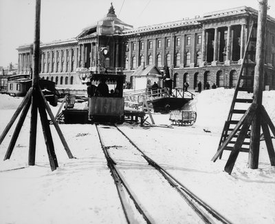 Estação de trem suburbana em frente à Academia de Artes, São Petersburgo, Rússia, c1896-c1898 de Unbekannt