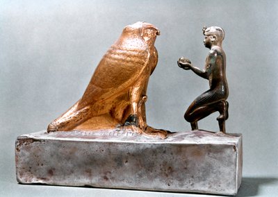 Taharqa em frente ao falcão Hemen, Egito Antigo, século VII aC de Unbekannt
