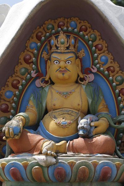 Templo dos Mil Budas. A congregação Dashang Kagyu Ling. Deidade. Dzambala : o Buda da Riqueza, La Boulaye, França de Unbekannt